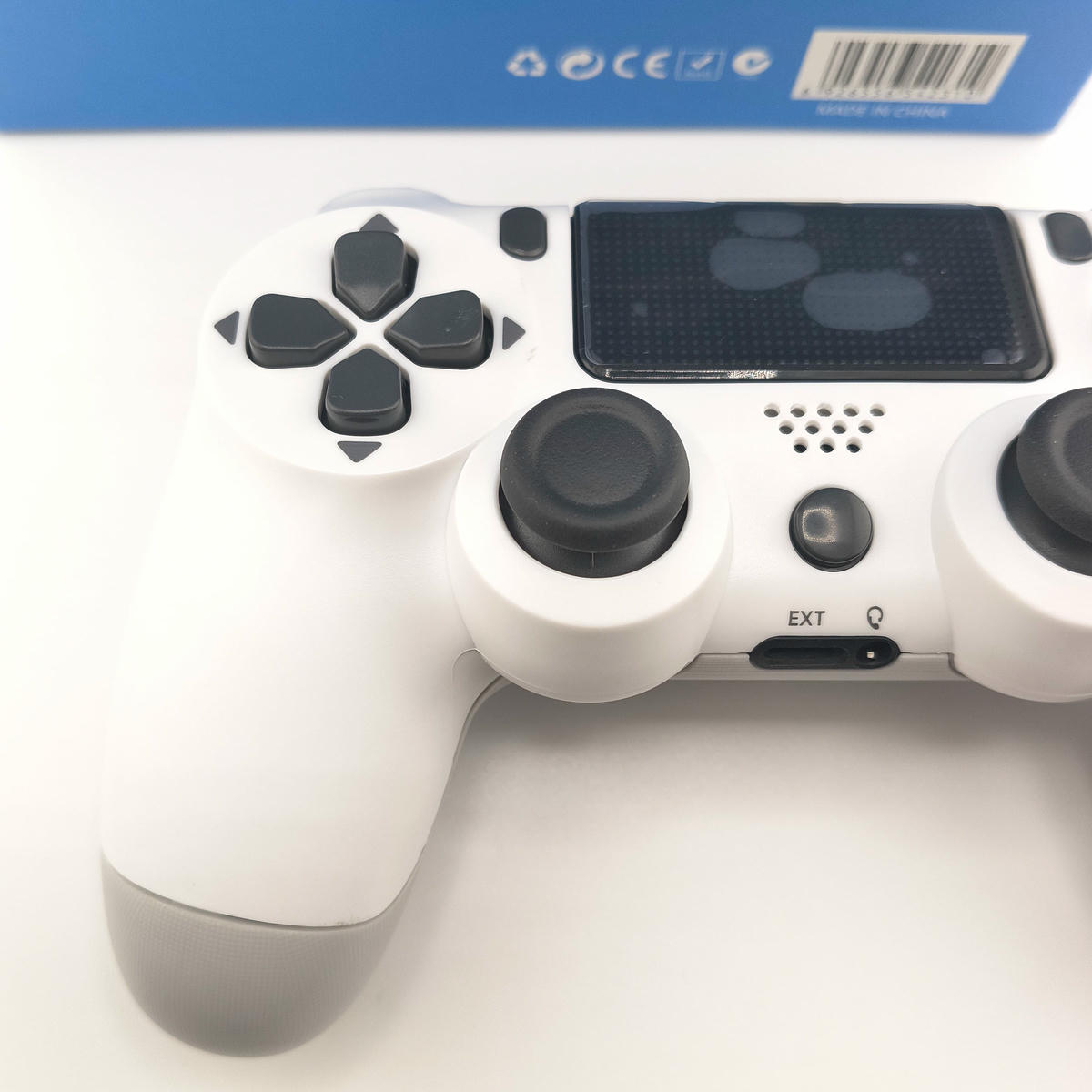Controller wireless PS4 bianco packaging scatola accessori inclusi