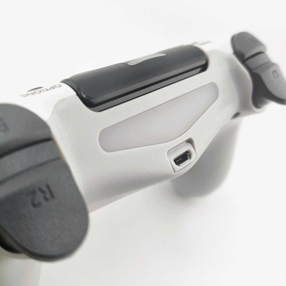 Controller wireless PS4 bianco impugnatura ergonomica laterale grip texture