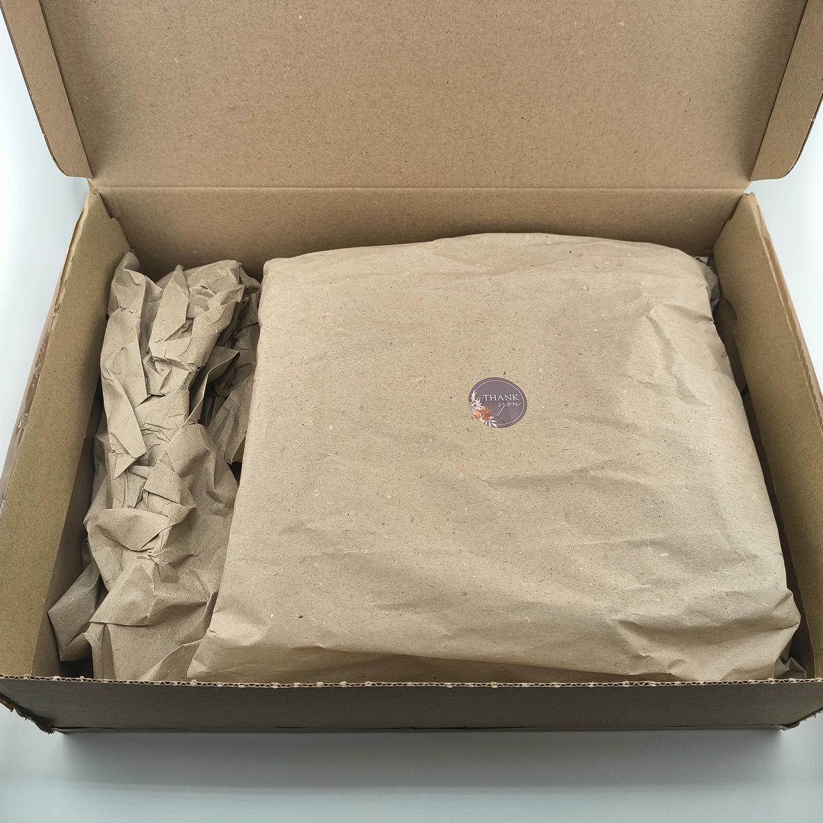 Contenuto della confezione del controller serie Red Transparent Soamide, imballaggio professionale anti-urto per garantire l'integrità del gamepad durante la consegna.