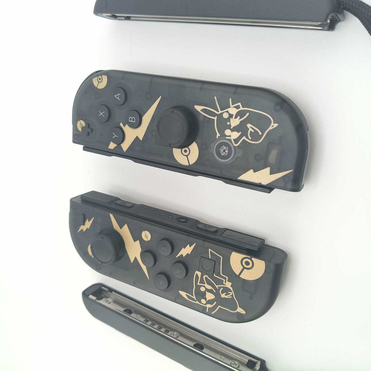 Controller gaming per Switch e Switch OLED, versione a tema elettrico con laccetti di sicurezza regolabili inclusi.