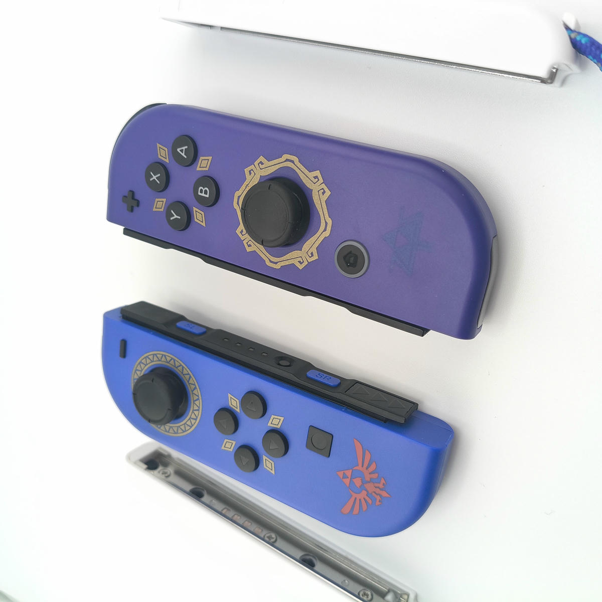 Joy-con compatibili versione Midnight Gold per Switch e Switch OLED, tasti funzione reattivi e connessione Bluetooth stabile.