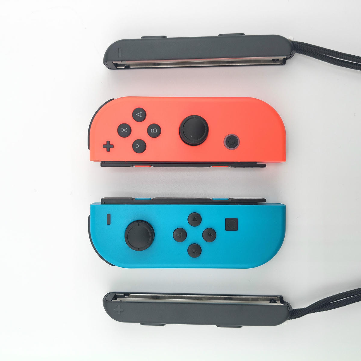 Set di controller wireless ergonomici per gaming vista frontale senza laccetti design compatto e confortevole