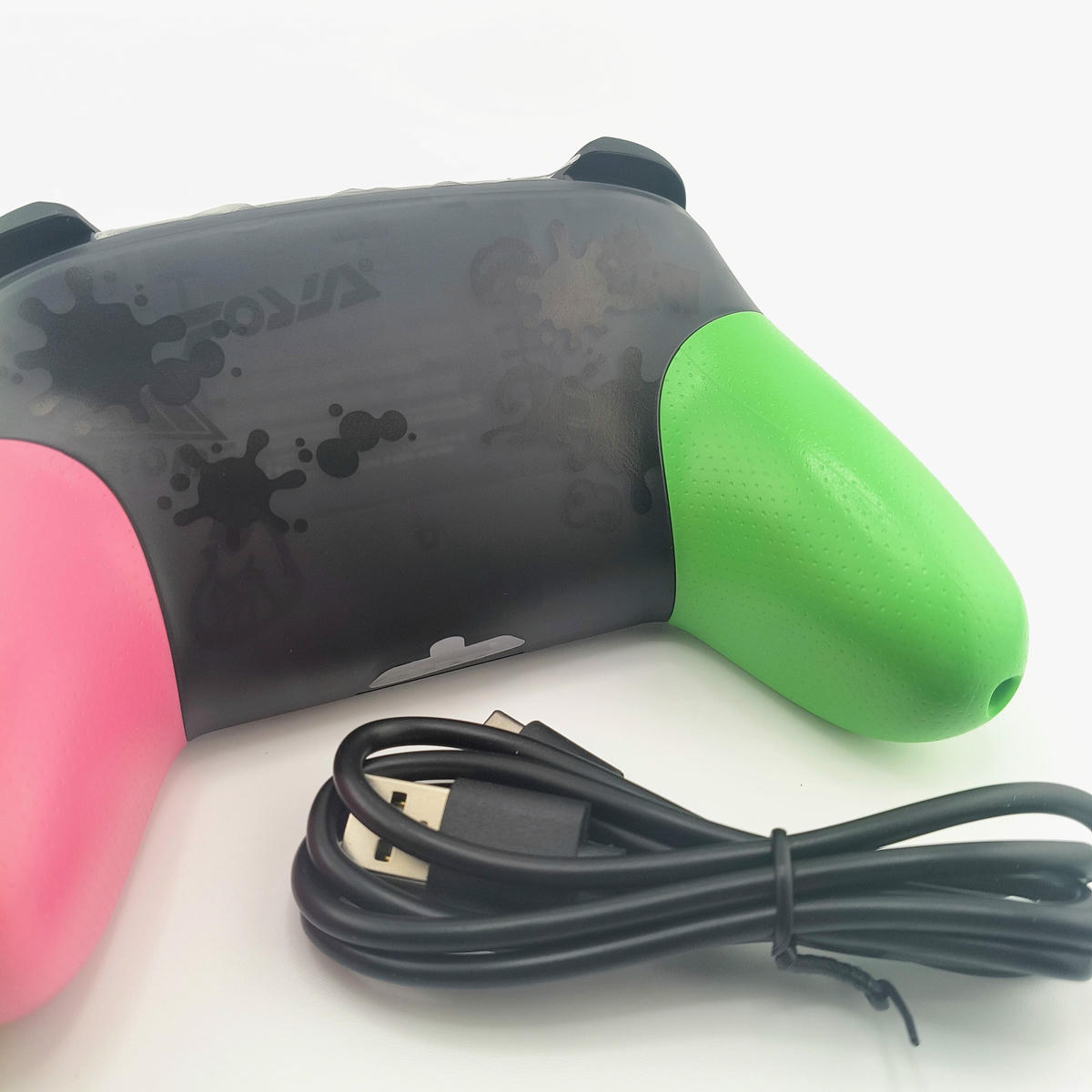 Vista posteriore del controller Pro Soamide, design ergonomico con impugnatura antiscivolo multicolore.