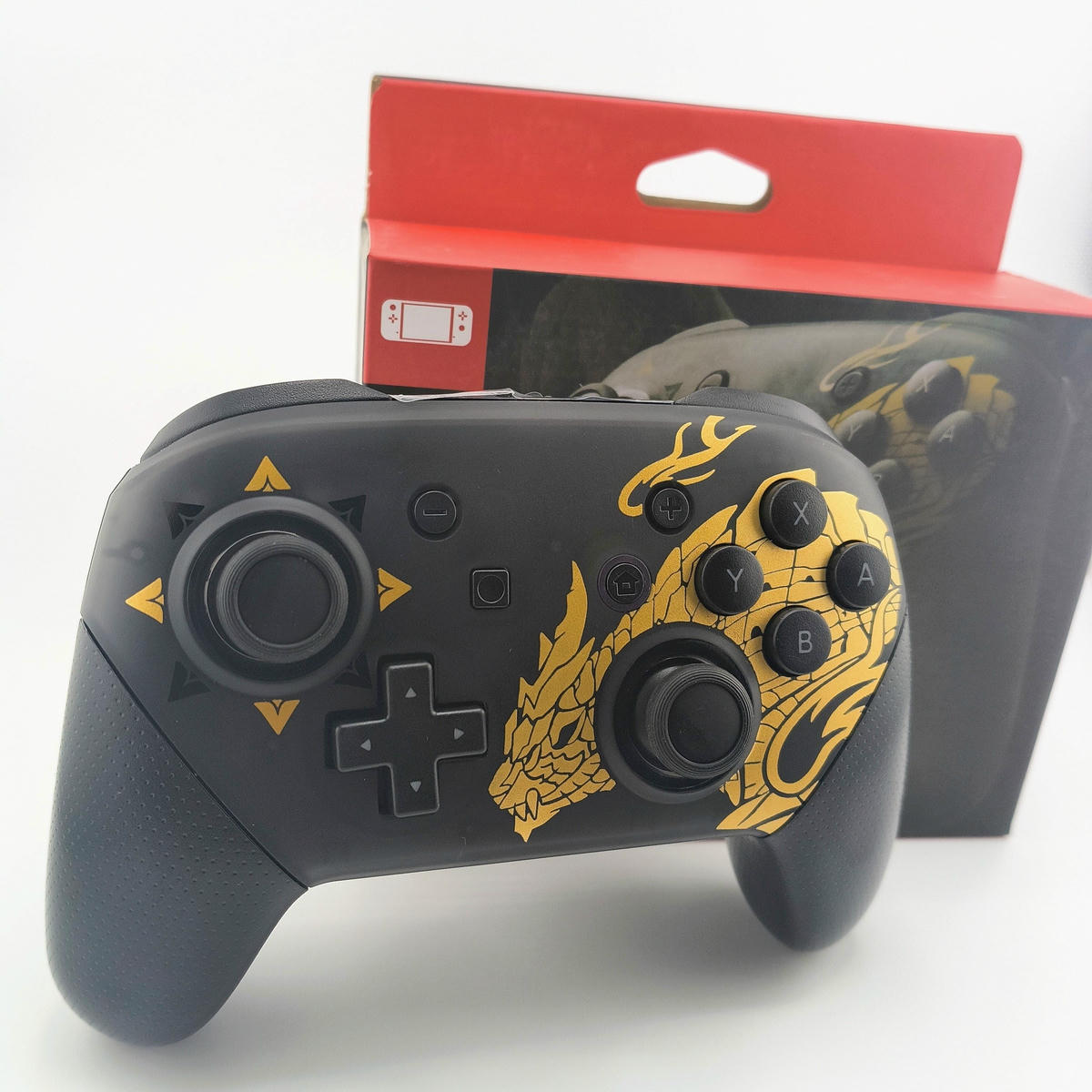 Controller Pro Wireless Soamide edizione speciale Nero e Oro con grafica Drago, impugnatura ergonomica antiscivolo, gaming professionale.