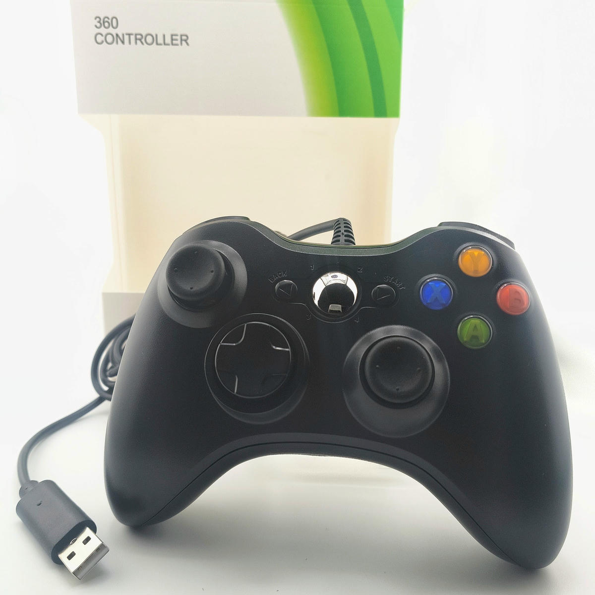 Controller cablato compatibile per console vista frontale con confezione prodotto pronta per vendita