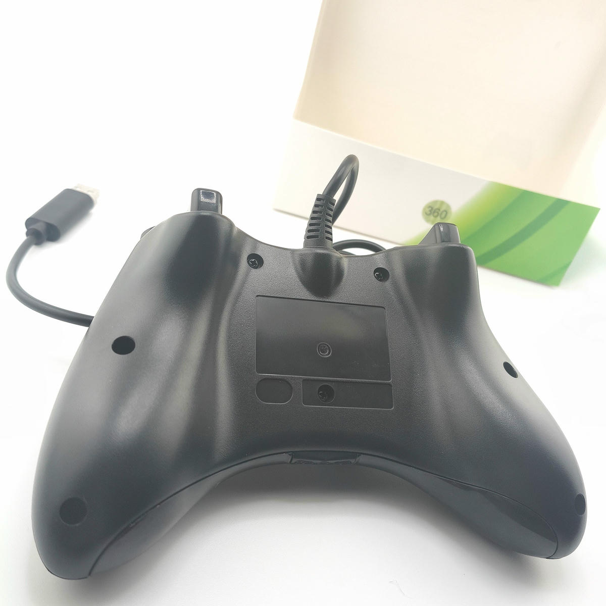 Retro controller cablato ergonomico design antiscivolo per comfort durante lunghe sessioni di gioco