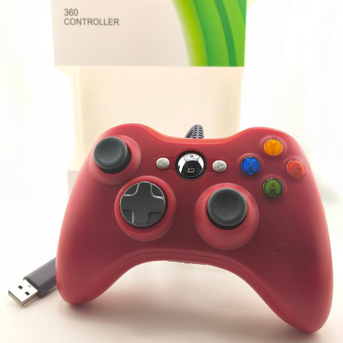 Controller cablato rosso Soamide per console 360 e PC Windows, gamepad USB plug-and-play con levette analogiche di precisione per gaming professionale.